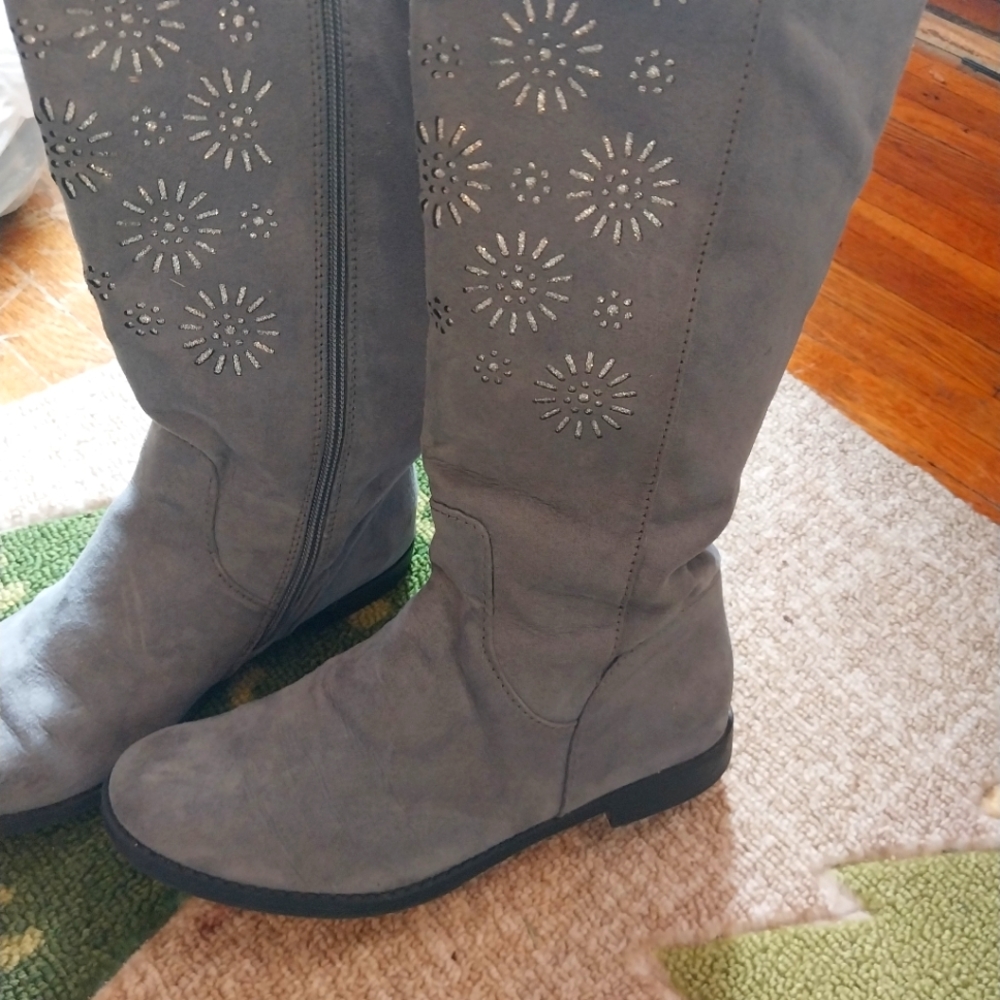 Girls greyboots